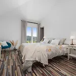 Villa Belina: 4 Ensuite Bedrooms, Game Room, Heated Pool, Sauna & Gym