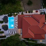 Belina: 4 Ensuite Bedrooms, Game Room, Heated Pool, Sauna & Gym Villa *