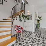 Villa Belina: 4 Ensuite Bedrooms, Game Room, Heated Pool, Sauna & Gym