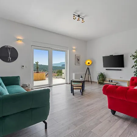 Belina: 4 Ensuite Bedrooms, Game Room, Heated Pool, Sauna & Gym Vila Gata