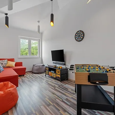 Villa Belina: 4 Ensuite Bedrooms, Game Room, Heated Pool, Sauna & Gym Gata