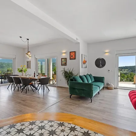 Vila Belina: 4 Ensuite Bedrooms, Game Room, Heated Pool, Sauna & Gym Gata