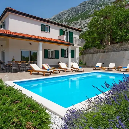 Villa Belina: 4 Ensuite Bedrooms, Game Room, Heated Pool, Sauna & Gym Gata
