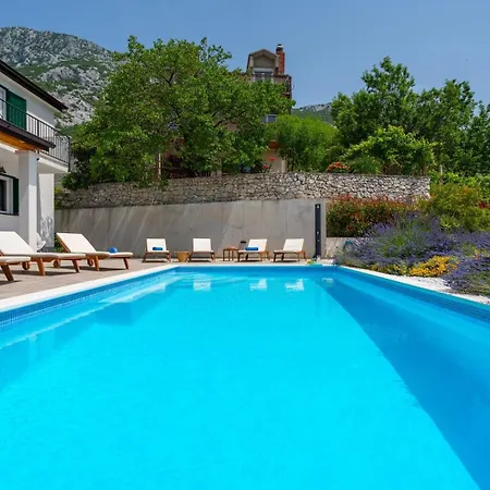 Villa Belina: 4 Ensuite Bedrooms, Game Room, Heated Pool, Sauna & Gym Gata