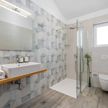 Belina: 4 Ensuite Bedrooms, Game Room, Heated Pool, Sauna & Gym Vila *